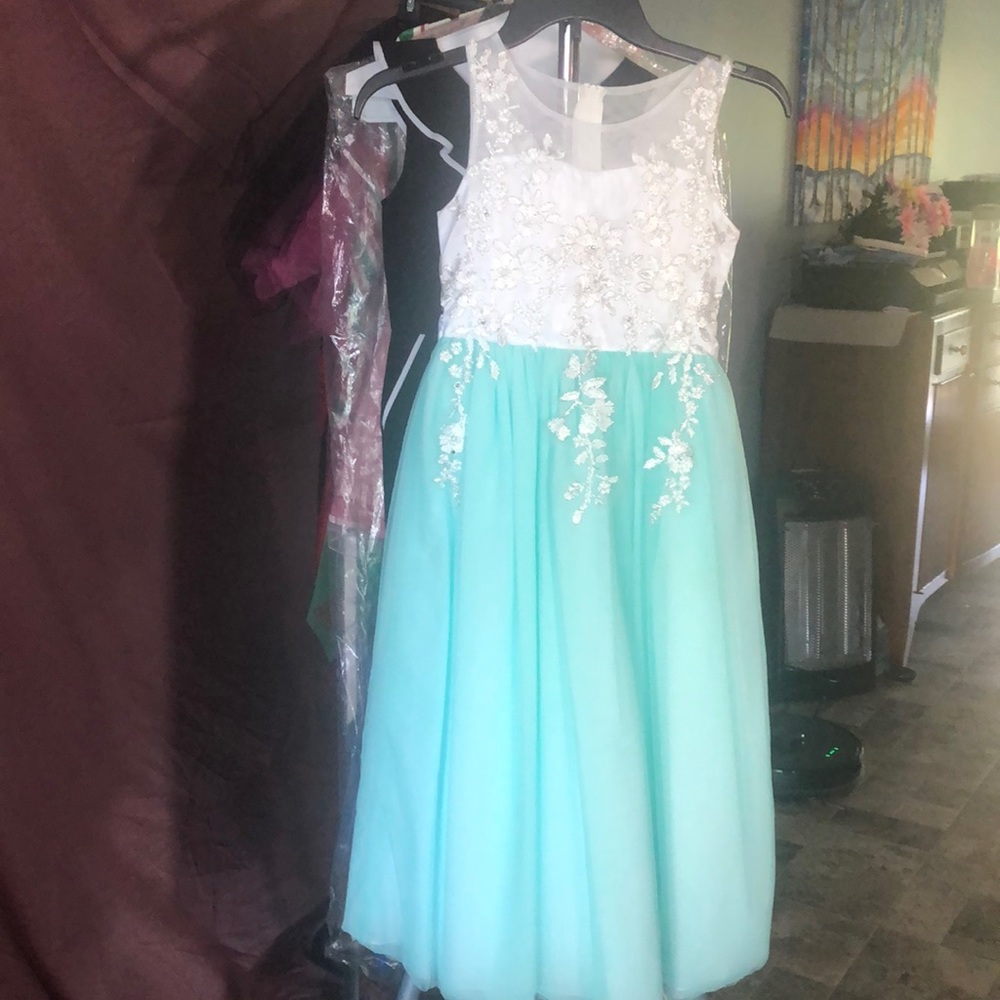 Size 7 Chantilly Place Mint and White Formal